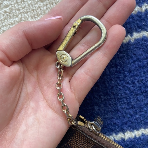 Luis Vuitton Key Pouch - Picture 2 of 7